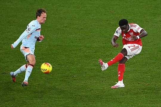Arsenal 2-0 Brentford: Merino và Saka tỏa sáng, Pháo thủ xây chắc ngôi đầu