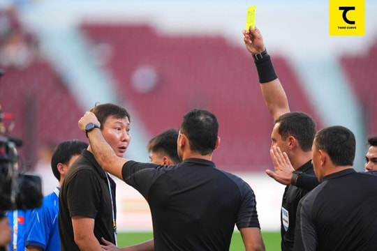 HLV Kim Sang-sik nhận thẻ vàng dù U22 Việt Nam được công nhận bàn thắng