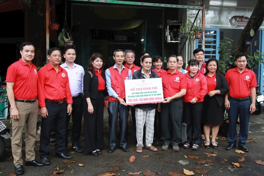Trao kinh phí xây dựng 3 nhà Chữ thập đỏ tại Đà Nẵng