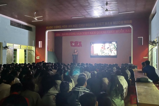 Chiếu phim “Mưa đỏ” phục vụ học sinh vùng cao