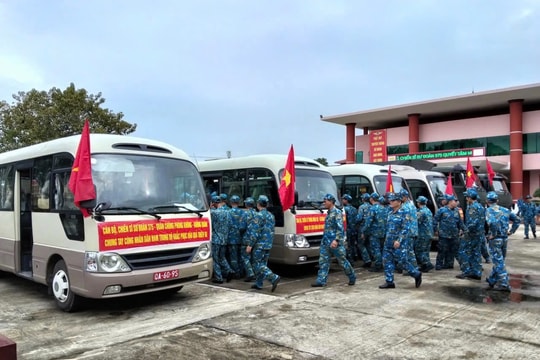 230 cán bộ, chiến sĩ Sư đoàn Phòng không 375 vào Đắk Lắk dựng nhà cho người dân vùng lũ