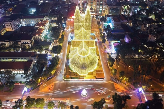 Nhà thờ Đức Bà Sài Gòn: Rực rỡ mùa Giáng sinh 2024