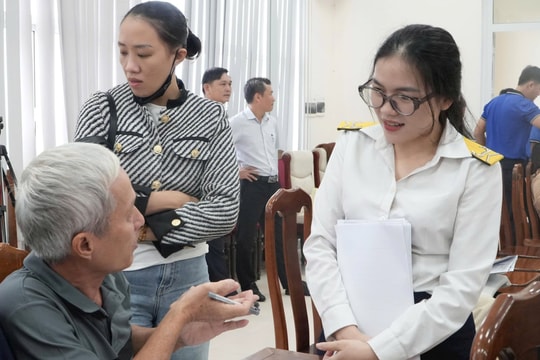 Tập huấn quy trình kê khai thuế cho gần 200 hộ và cá nhân kinh doanh phường Quảng Phú