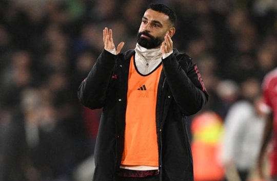 Liverpool khủng hoảng: Arne Slot đánh cược chiến thuật khi vắng Salah