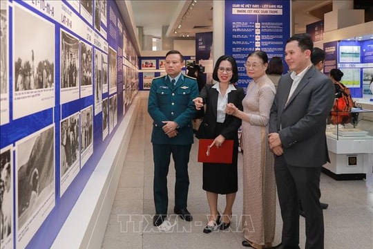 Trưng bày chuyên đề “Dấu chân Hồ Chí Minh trên quê hương Cách mạng Tháng Mười”