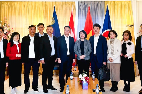 Nỗ lực thu hút thị trường tài chính quốc tế