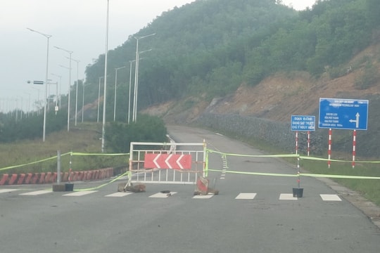 Khắc phục sạt lở vào mùa mưa trên đường vành đai phía tây