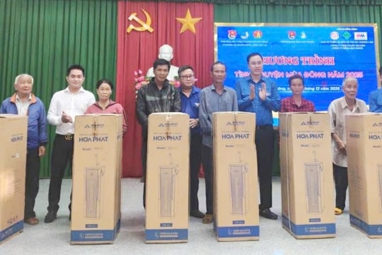 Trao 400 suất quà hỗ trợ người dân Gia Lai khắc phục hậu quả mưa lũ