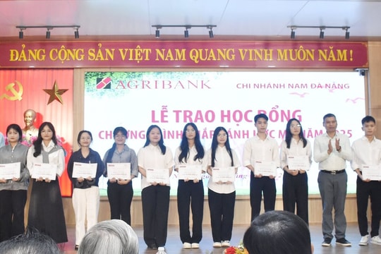 Agribank Nam Đà Nẵng trao 550 triệu đồng học bổng “Chắp cánh ước mơ” cho sinh viên