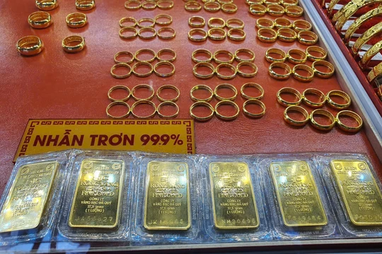 Giá vàng hôm nay 14/12/2025: Vàng miếng, vàng nhẫn 9999 24K, giá vàng thế giới