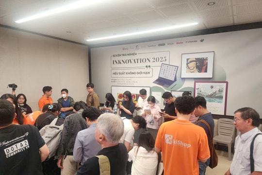 Máy đọc sách: Bước ngoặt màu sắc và AI