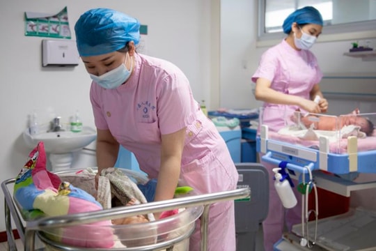 Sinh con “0 đồng”: Nỗ lực đảo chiều suy giảm dân số