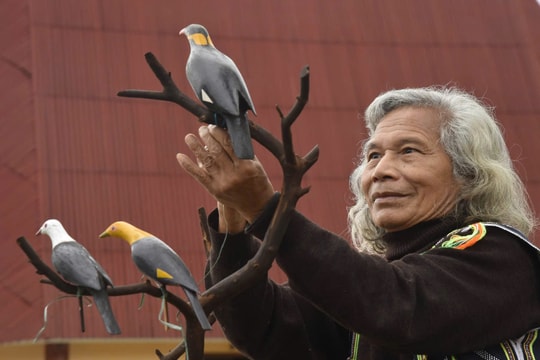 Gieo chữ, giữ rừng giữa đại ngàn Tây Giang