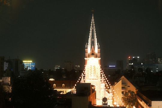 Nhà thờ Tân Định: Sắc hồng rực rỡ mùa Giáng sinh Sài Gòn