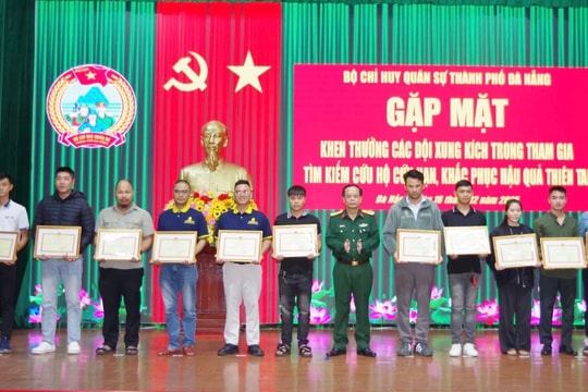 Khen thưởng các đội xung kích tìm kiếm cứu nạn cứu hộ, khắc phục hậu quả thiên tai tại Đà Nẵng