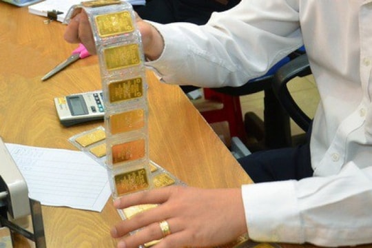 Giá vàng hôm nay 16/12/2025: Đồng loạt giảm tới 1,6 triệu đồng