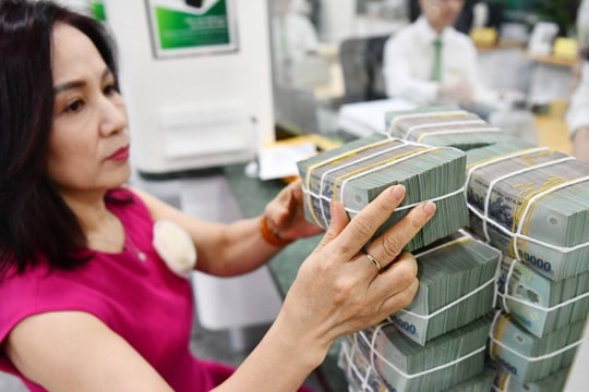 Lãi suất ngân hàng 16/12: PVcomBank đẩy lãi suất vượt 8%/năm