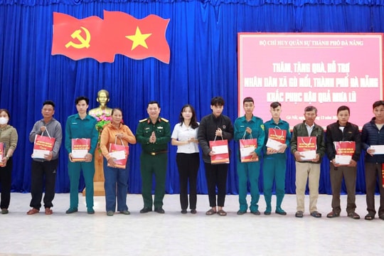 Bộ Chỉ huy Quân sự thành phố Đà Nẵng thăm, tặng quà người dân xã Gò Nổi