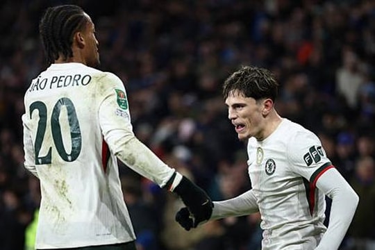 Garnacho lập cú đúp, Chelsea vượt khó tại tứ kết Carabao Cup