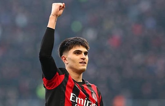 Chuyển nhượng 17/12: Arsenal nhắm sao Milan, Man Utd bán Zirkzee