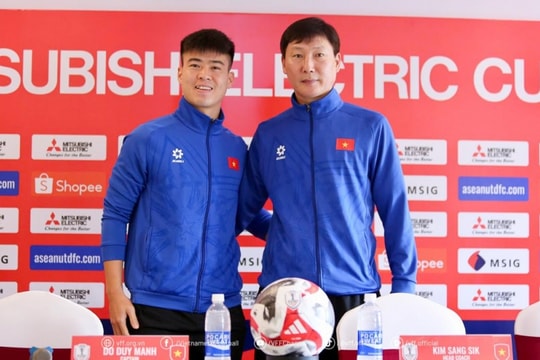 Lá phiếu FIFA The Best: HLV Kim Sang Sik và Duy Mạnh bất đồng
