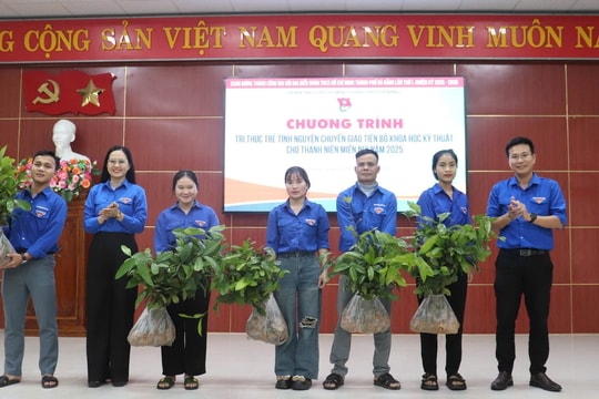 Thành đoàn Đà Nẵng trao sinh kế cho thanh niên vùng cao