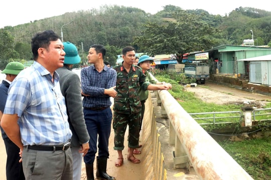 Sở Nông nghiệp và Môi trường Đà Nẵng kiểm tra thiệt hại do thiên tai tại xã Avương, Tây Giang