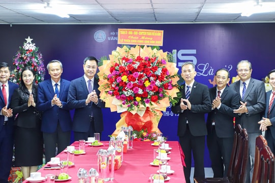 Lãnh đạo thành phố thăm, chúc mừng Hội Truyền giáo Cơ đốc Việt Nam nhân dịp Giáng sinh năm 2025