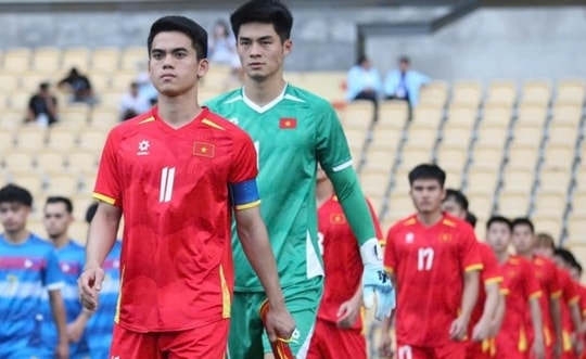 Văn Khang và Trung Kiên trước ngưỡng cửa 'cú ăn ba' lịch sử