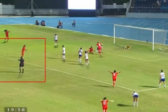 Trọng tài 'bẻ còi', tuyển nữ Việt Nam tuột HCV SEA Games 33