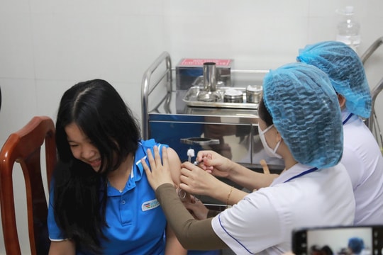 Tiêm chủng vắc-xin phòng HPV miễn phí cho 200 trẻ em gái