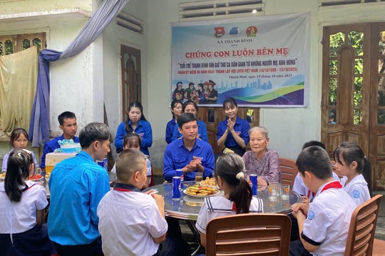 Chúng con luôn bên mẹ