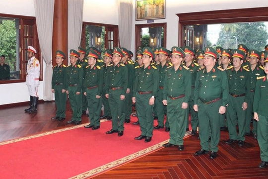 Bộ Tư lệnh Quân khu 5 dâng hương tưởng niệm Chủ tịch Hồ Chí Minh, Đại tướng Võ Nguyên Giáp và các anh hùng liệt sĩ