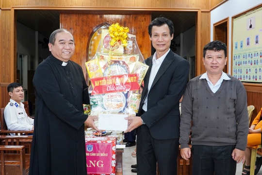 Các đơn vị, địa phương tặng quà tín đồ tôn giáo khó khăn dịp Giáng sinh
