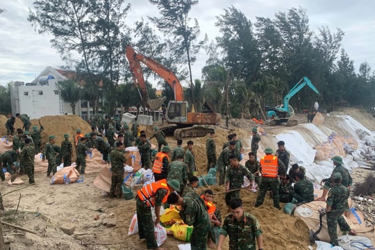 Công bố tình huống khẩn cấp đối với tình hình sạt lở bờ biển phường Hội An Đông