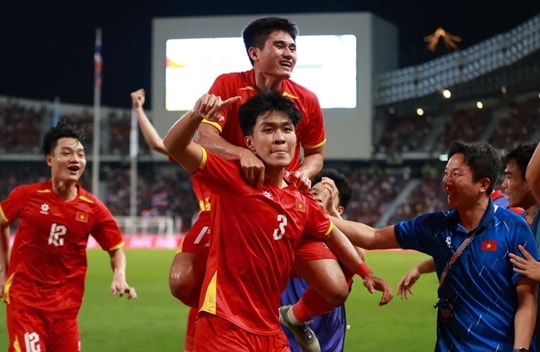 Việt Nam thắng Thái Lan 3-2: Khi nỗi sợ lịch sử bị xóa bỏ