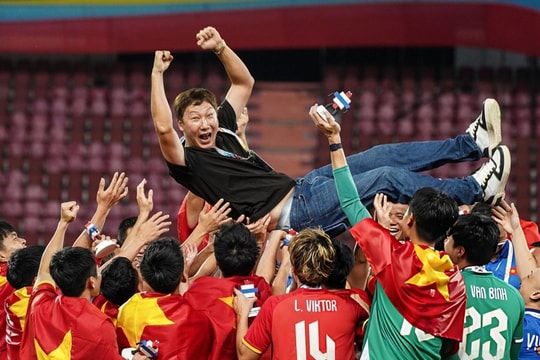 U22 Việt Nam ngược dòng 3-2 Thái Lan, giành HCV SEA Games 33