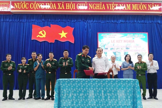 Ban Chỉ huy phòng thủ khu vực 5 - Điện Bàn kết nghĩa với xã Gò Nổi