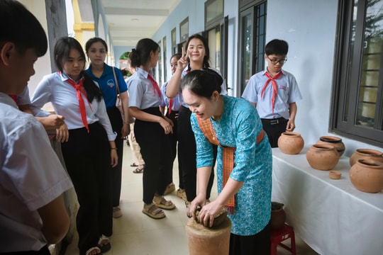 Gieo tình yêu văn hóa, di sản cho học sinh