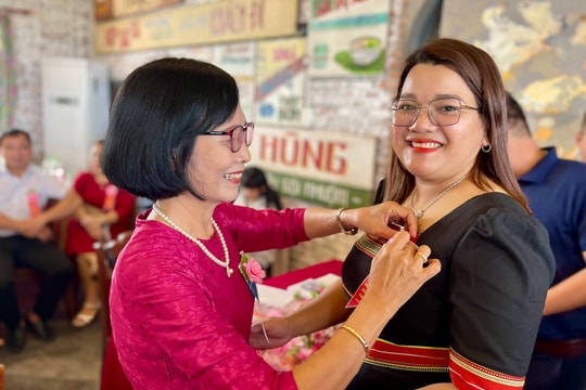 Hội Cựu giáo chức Trường Phổ thông dân tộc nội trú THPT Quảng Nam gặp mặt kỷ niệm 40 năm thành lập trường