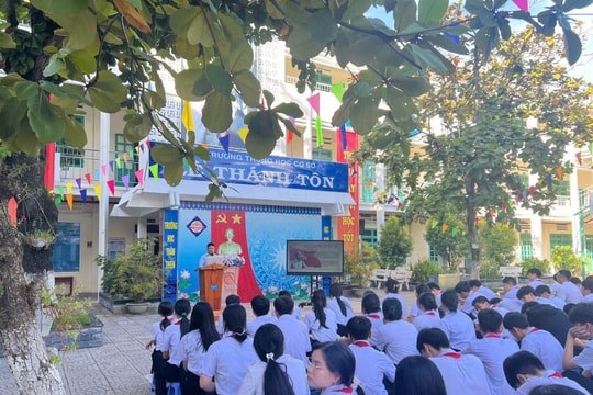 Về thăm xứ đạo
