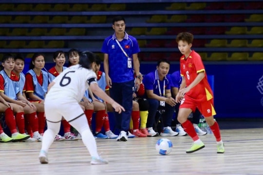 HLV Nguyễn Đình Hoàng: Sự tự tin giúp futsal nữ Việt Nam giành HCV lịch sử