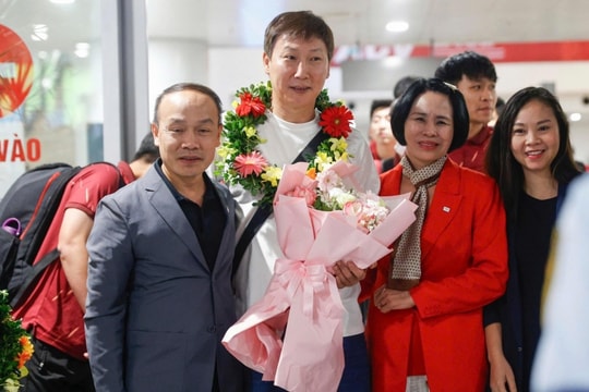 U22 Việt Nam rước HCV SEA Games 33 về nước sau kỳ tích tại Thái Lan