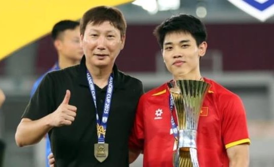 Nguyễn Đình Bắc và hành trình chạm tay vào Quả bóng vàng