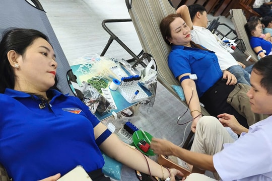 Hơn 400 cán bộ, người dân xã Thăng An và Thăng Trường tham gia hiến máu tình nguyện
