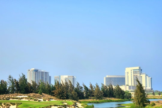 What sets Da Nang apart in sustainable high-end tourism