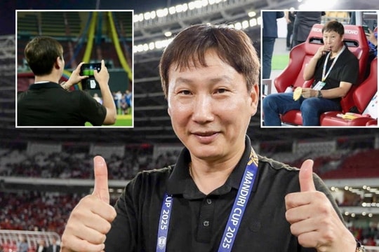HLV Kim Sang Sik điềm tĩnh khi không được trao HCV SEA Games 33