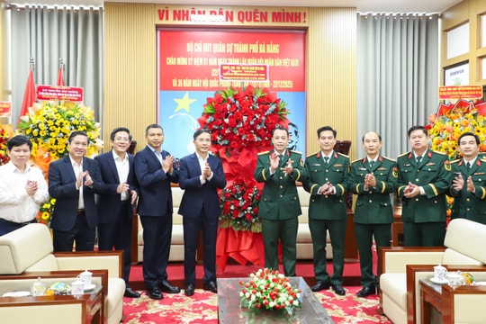 Lãnh đạo thành phố Đà Nẵng thăm, chúc mừng Bộ Chỉ huy Quân sự thành phố nhân ngày 22/12