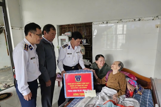 Vùng Cảnh sát biển 2 tổ chức chuỗi hoạt động tri ân, giáo dục truyền thống