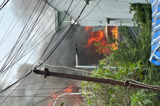 Cháy nhà dân ở đường Hà Thị Thân, phường An Hải